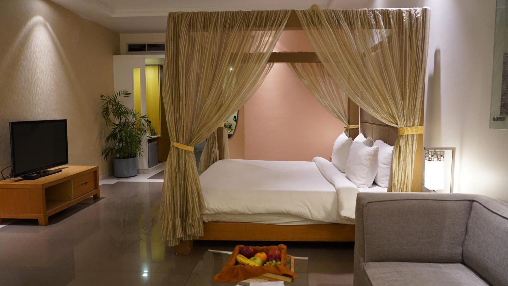 Hotel Seasons Rajkot Exterior foto