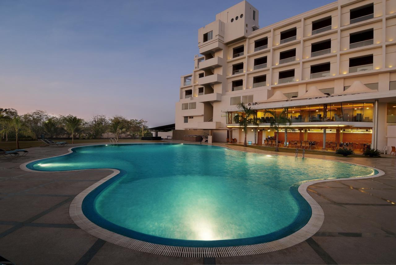 Hotel Seasons Rajkot Exterior foto