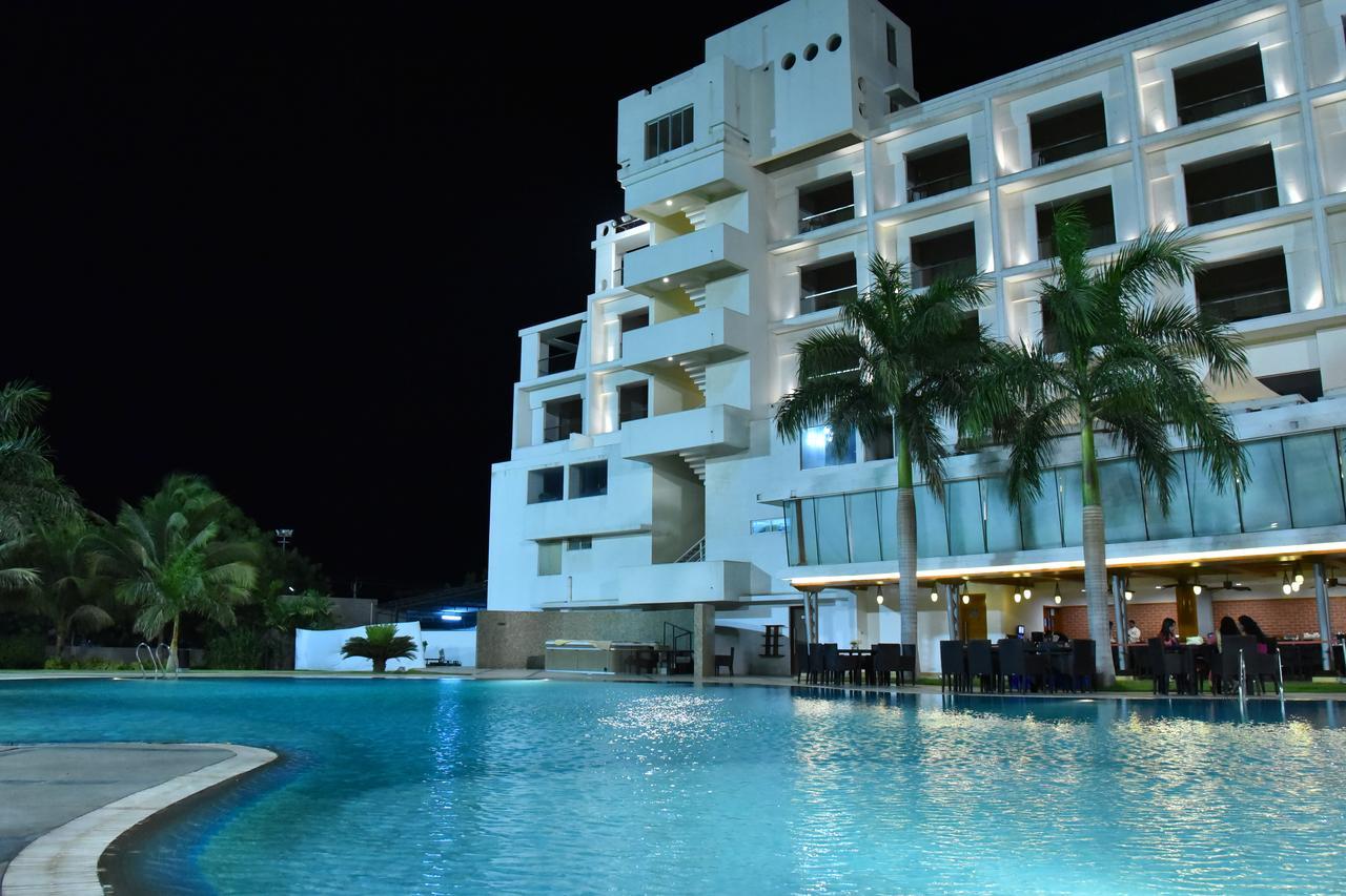 Hotel Seasons Rajkot Exterior foto