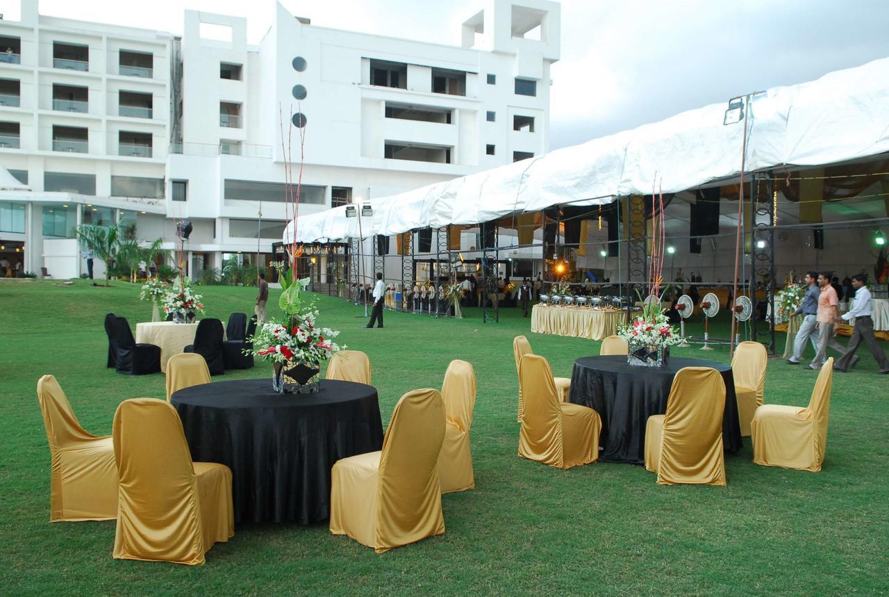 Hotel Seasons Rajkot Exterior foto